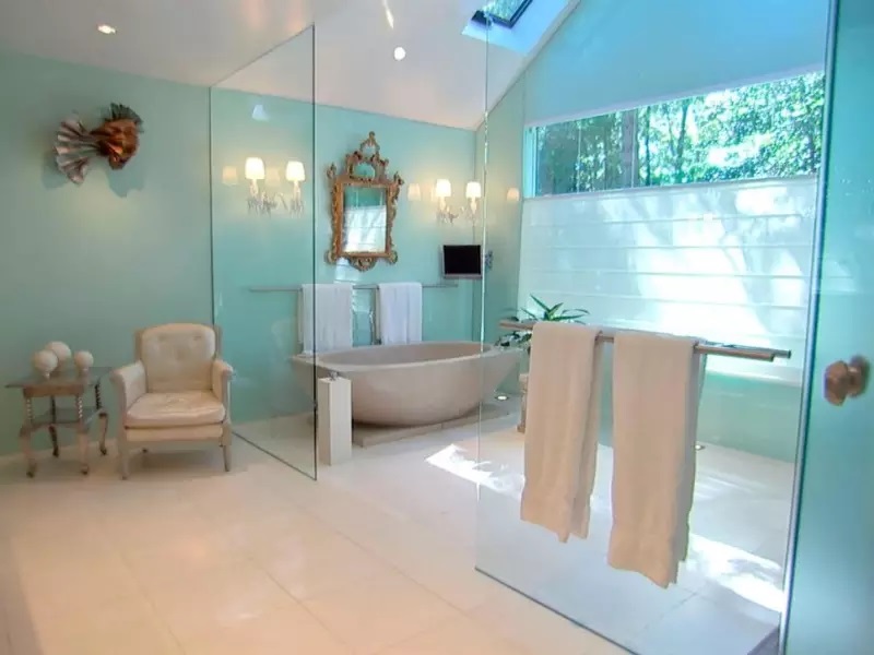 salle de bain immense