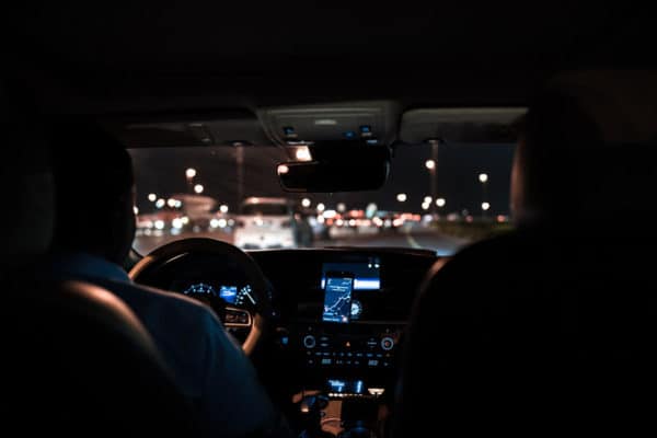 conduite de voiture de nuit
