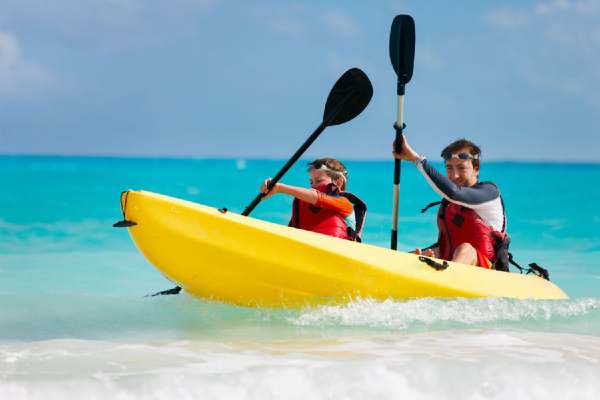 pere et fils en canoe kayak