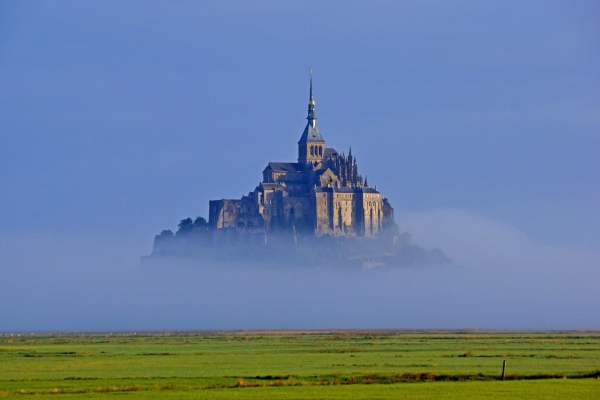 Mont Saint 
Michel dans la brume