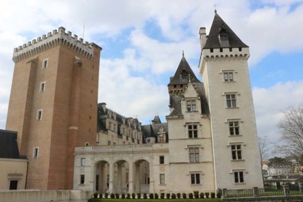 Château de Pau et sa tour carré