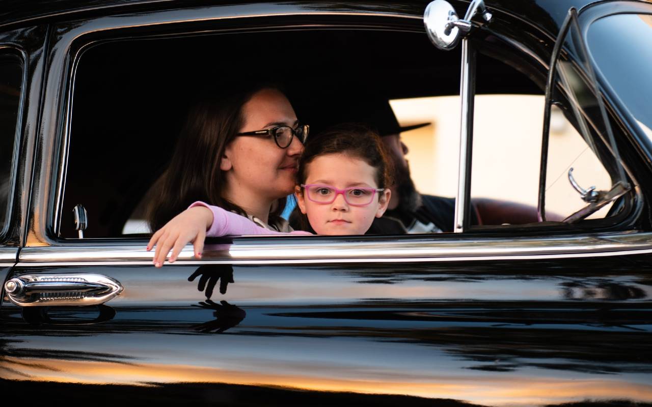 famille en voiture