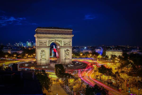 Arc de Triomphe de nuit 