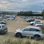 champ agriculteur écossais transformé en parking sauvage