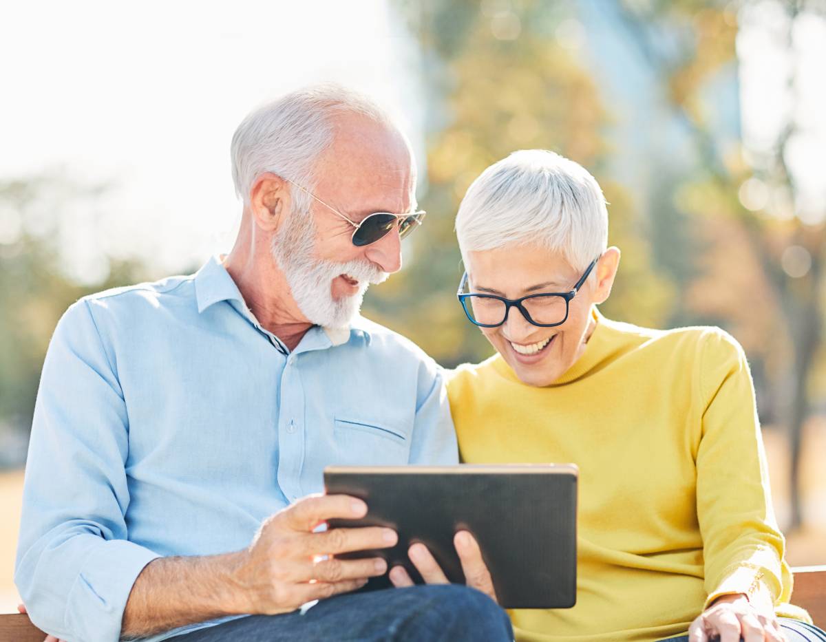 couple heureux pour sa retraite