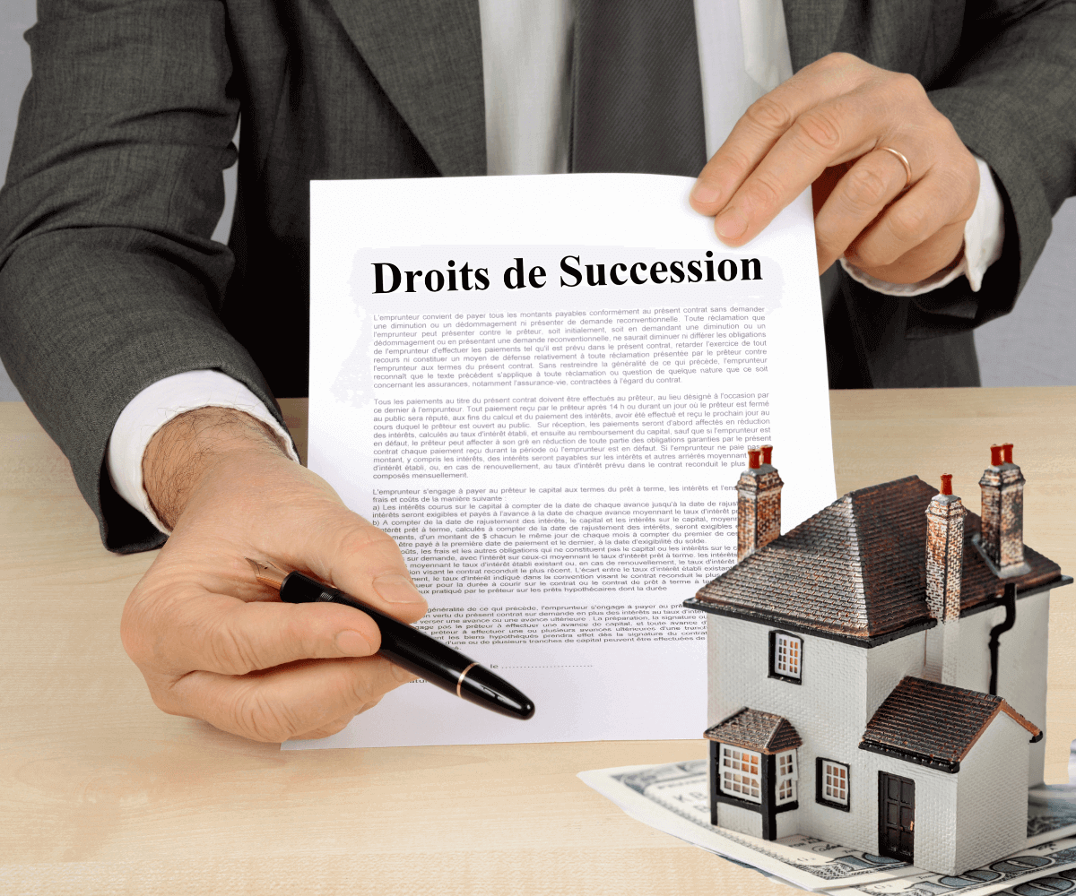Un agent immobilier présente les droits de succession pour un héritage immobilier à son client.