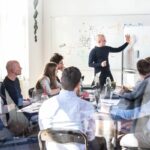 Le personnel d'une entreprise en pleine formation pour le développement de leur entreprise.