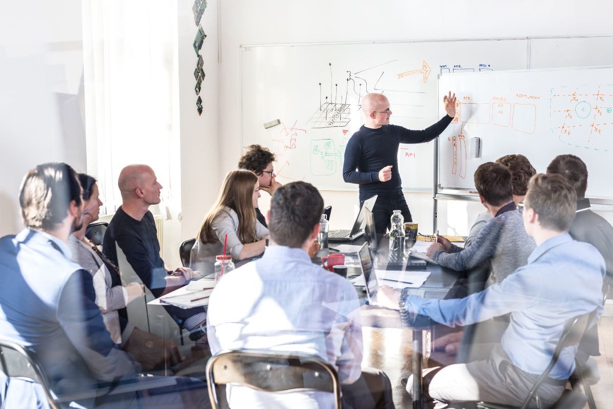 Le personnel d'une entreprise en pleine formation pour le développement de leur entreprise.