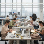 découvrez qui sont les principaux fabricants de vêtements pour zara, les partenaires clés de la marque et leur rôle dans la production de ses collections tendances.